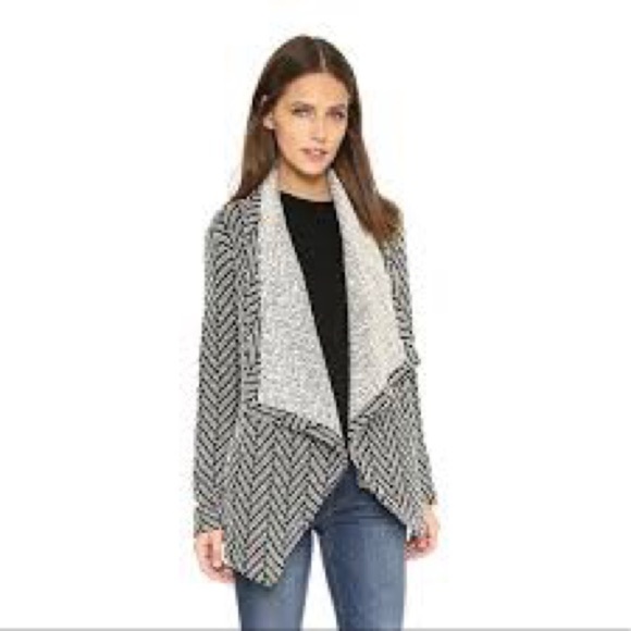 BB Dakota Sweaters - BB Dakota Black and White Chevron Sweater Size Medium EUC